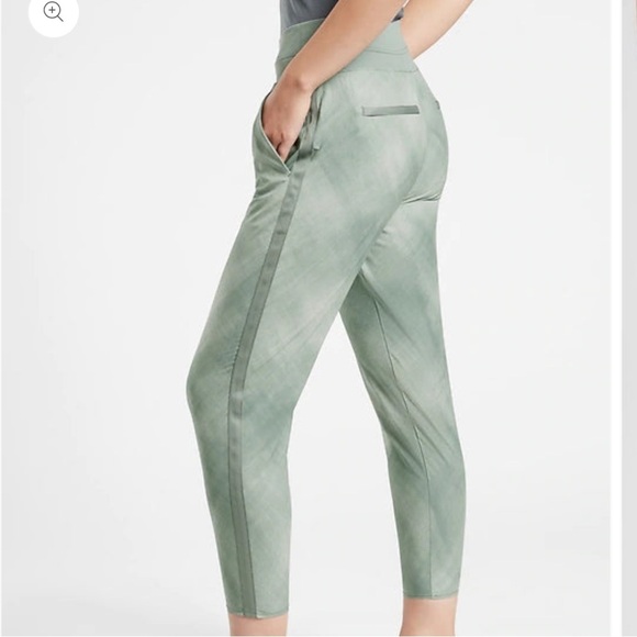 NWT Athleta Nolita Slim Tapered Print Crop Athletic Jogger Pants - Picture 2 of 10